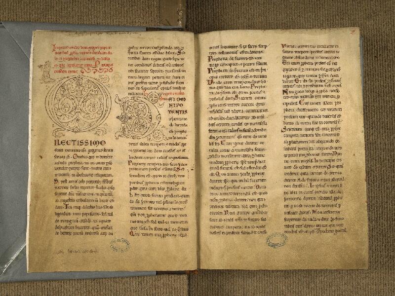 Boulogne-sur-Mer, Bibl. mun, ms. 0070, f. 001v-002 - vue 2